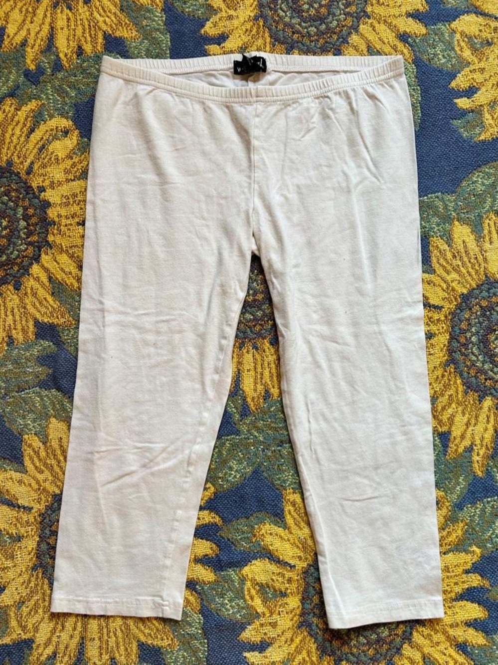 Wet Seal Cream Elastic Waist Cropped Leggings